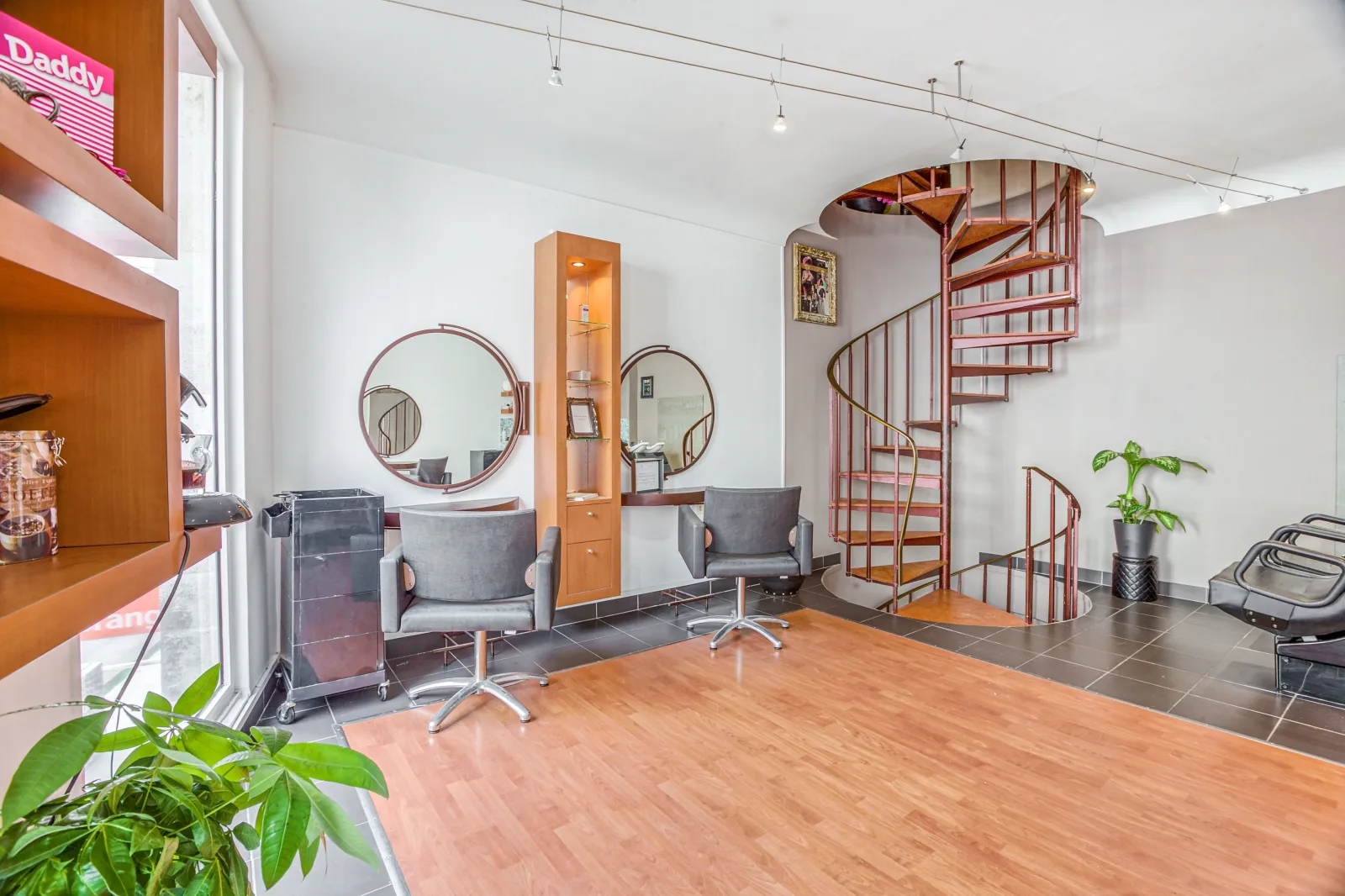 Aveda Coiffeur - Coiffure Cognac - Aveda Coiffeur - Photo Galerie - OneBooking