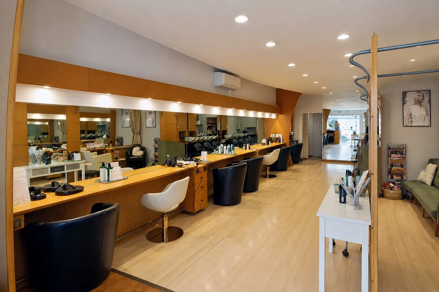 Le Salon Attitudes - Coiffure Rochefort - Le Salon Attitudes - Photo Galerie - OneBooking