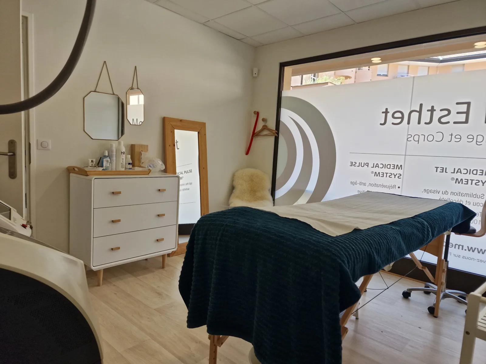 Med Esthet - Institut de beauté Divonne-les-Bains - Med Esthet - Photo Galerie - OneBooking
