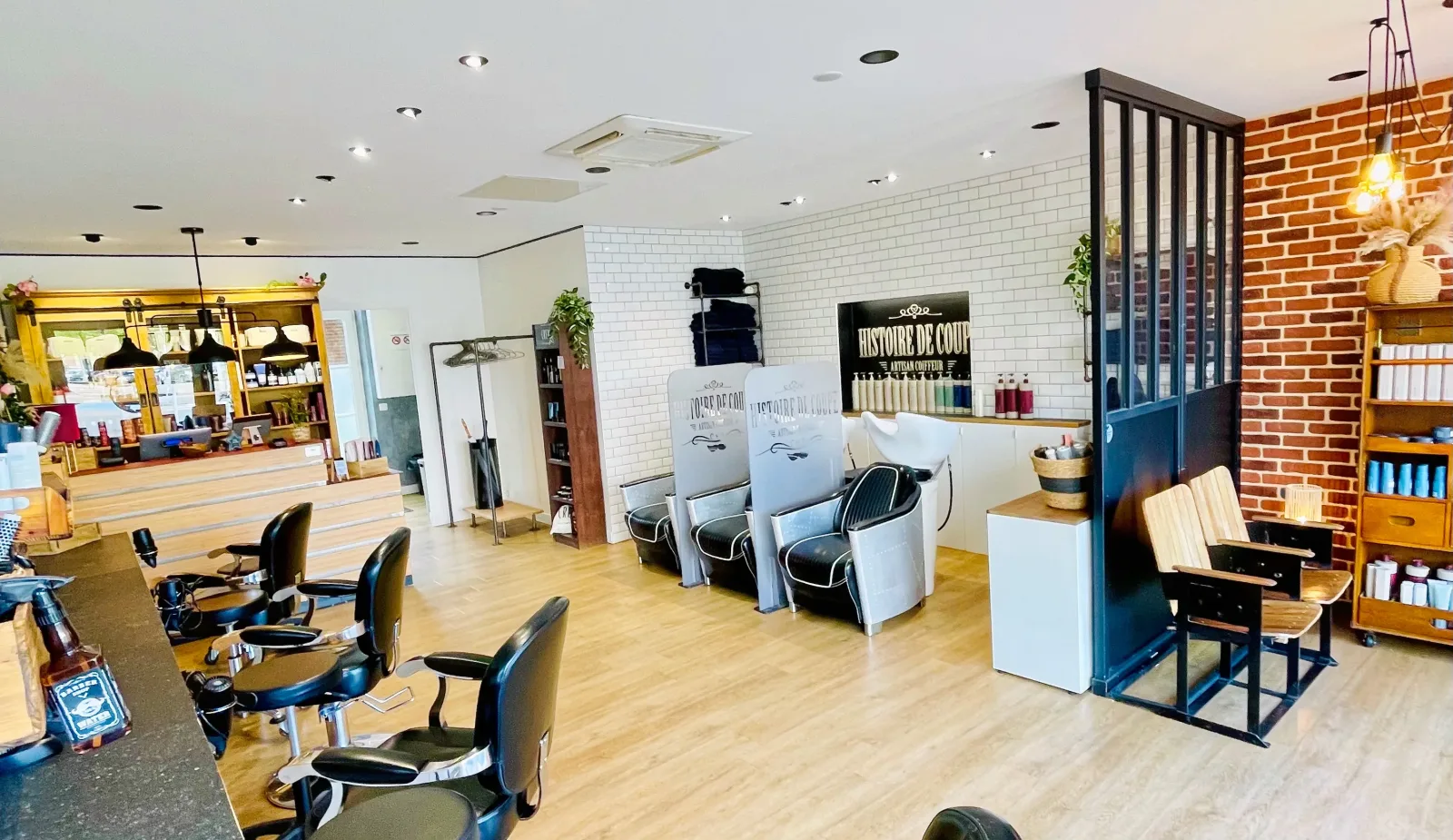 Histoire de Coupe by PEOPLE - Coiffure Le Neubourg - Histoire de Coupe by PEOPLE - Photo Galerie - OneBooking