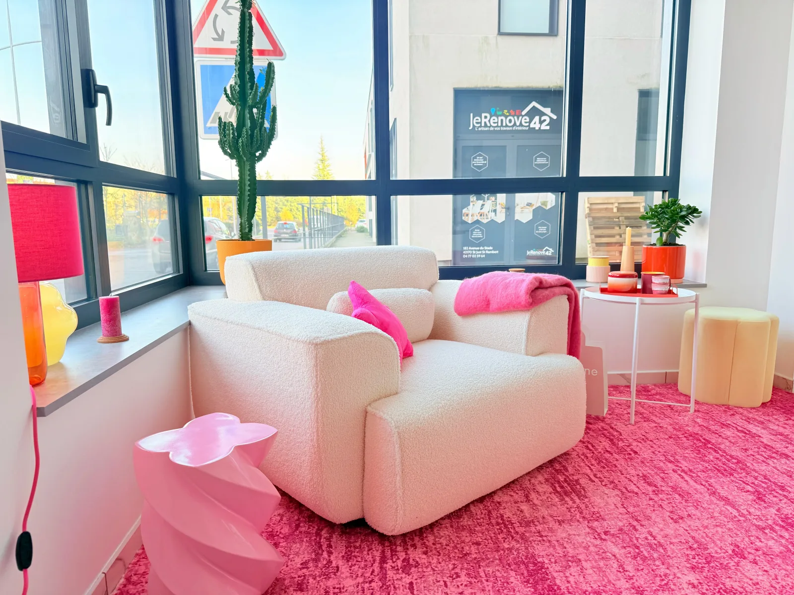 Poppy's Corner - Onglerie Saint-Just-Saint-Rambert - Poppy's Corner - Photo Galerie - OneBooking