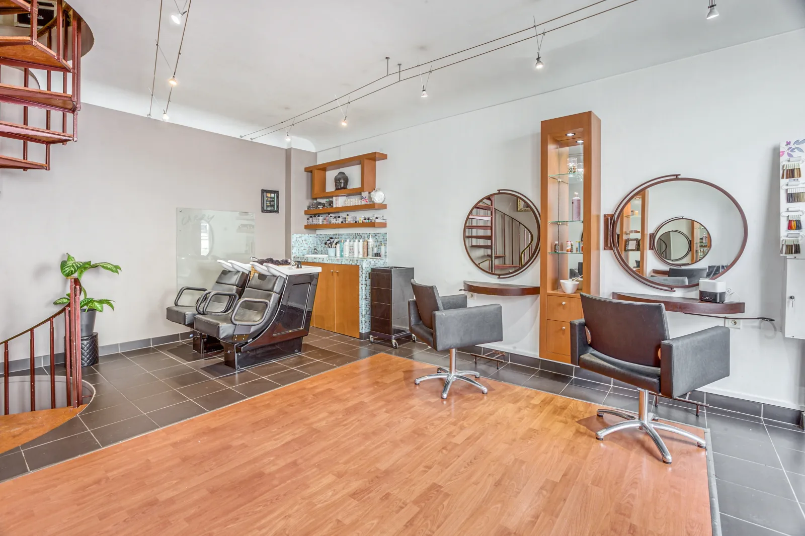 Aveda Coiffeur - Coiffure Cognac - Aveda Coiffeur - Photo Galerie - OneBooking