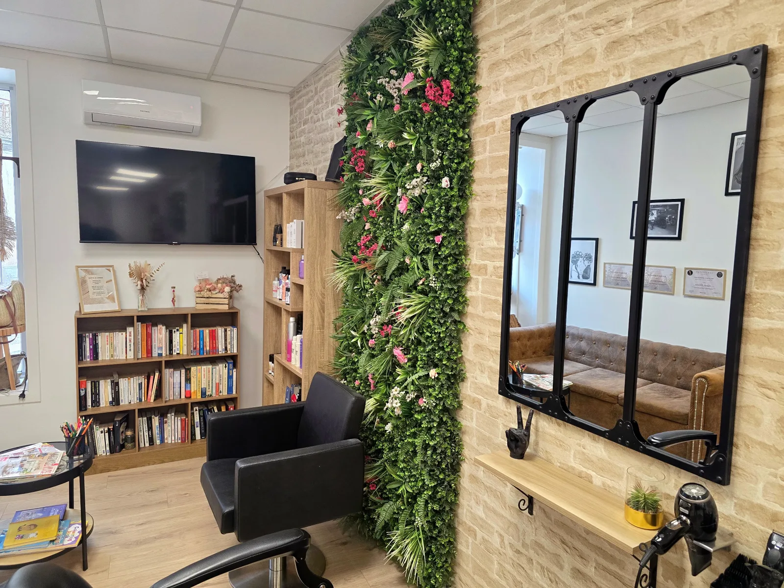 L'atelier de Johanna - Coiffure Montblanc - L'atelier de Johanna - Photo Galerie - OneBooking