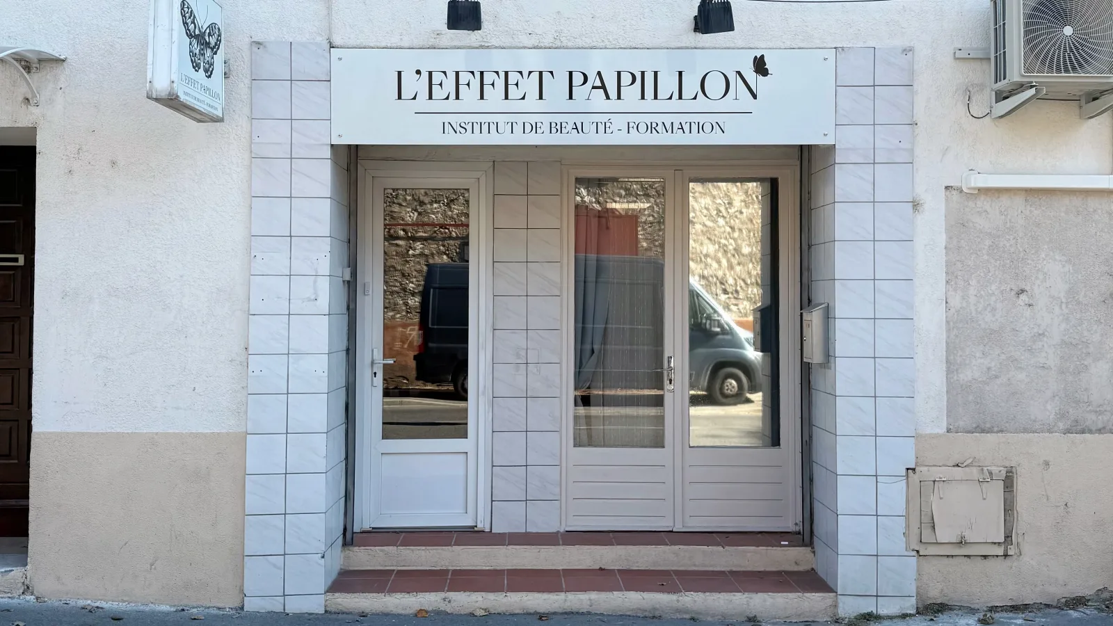 L’Effet Papillon - Onglerie La Penne-sur-Huveaune - L’Effet Papillon - Photo Galerie - OneBooking