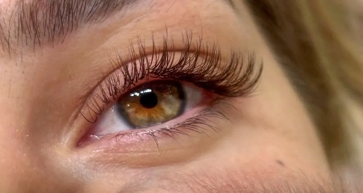Viktoria Glam - Sourcils & cils La Penne-sur-Huveaune - Viktoria Glam - Photo Galerie - OneBooking