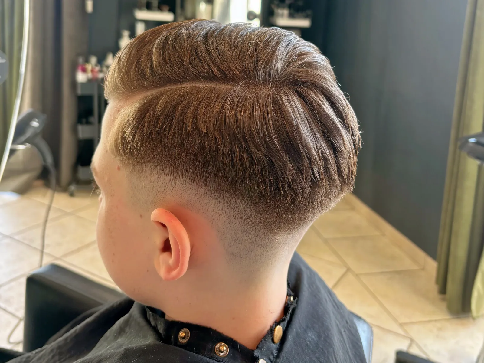 Estrella Coiffure & Beauté - Coiffure La Chapelle-de-Guinchay - Estrella Coiffure & Beauté - Photo Galerie - OneBooking