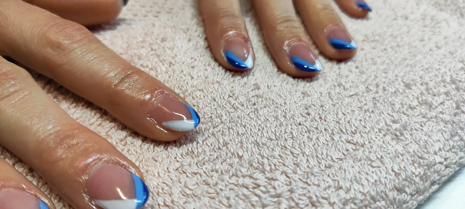B&B institut Ongles et massage bien-être - Institut de beauté Saulzet le chaud - B&B institut Ongles et massage bien-être - Photo Galerie - OneBooking