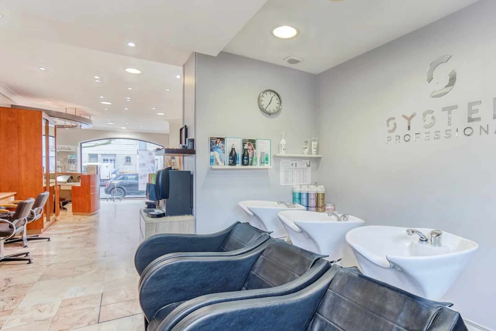 Viva La Vie by Arnault Coiffure - Guiton - Coiffure La Rochelle - Viva La Vie by Arnault Coiffure - Guiton - Photo Galerie - OneBooking