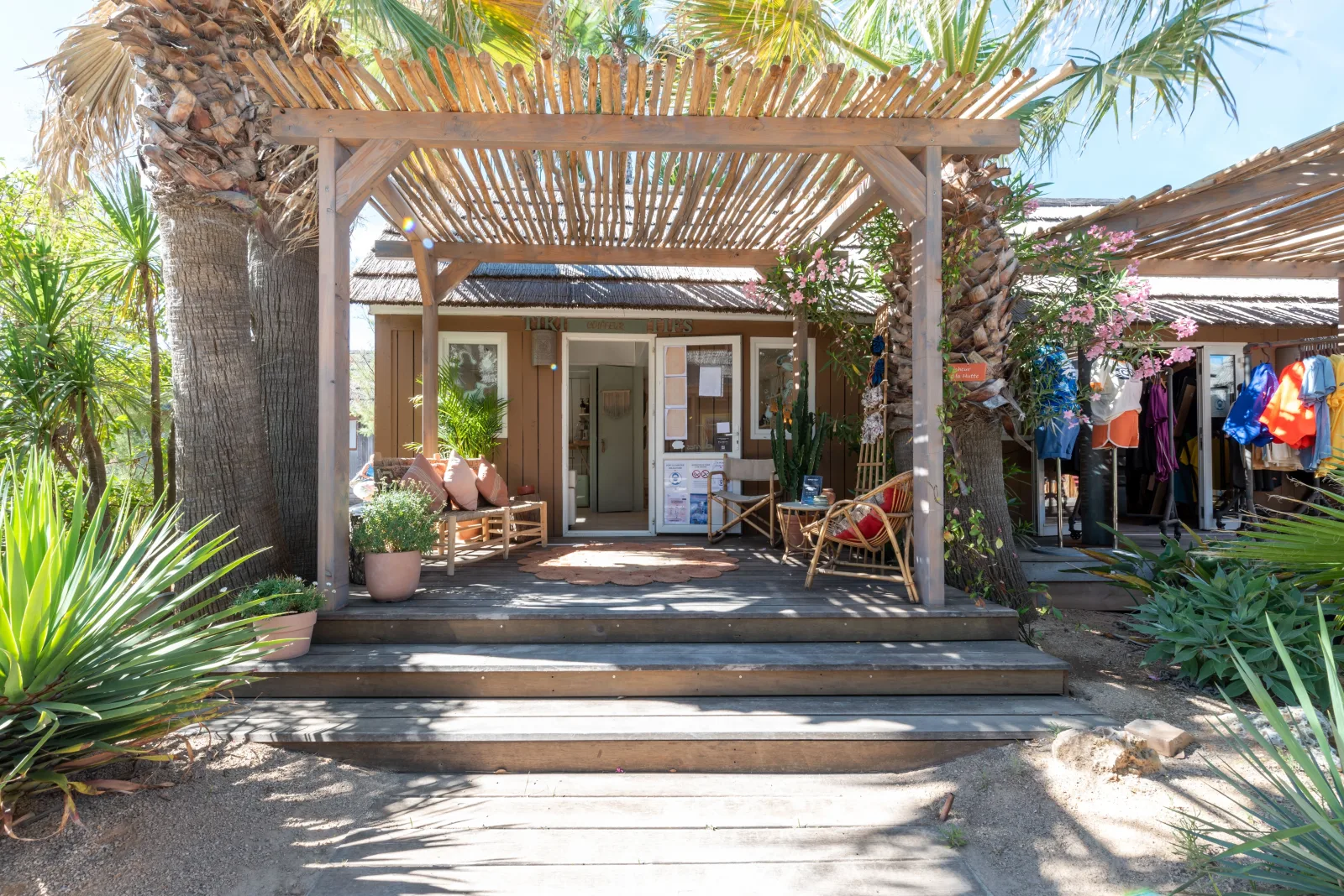Tiki tifs - Kon Tiki - Coiffure Ramatuelle - Tiki tifs - Kon Tiki - Photo Galerie - OneBooking