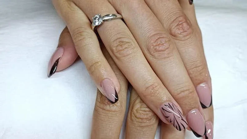Nadia Ongles Esthetique - Onglerie Nîmes - Photo de couverture - OneBooking