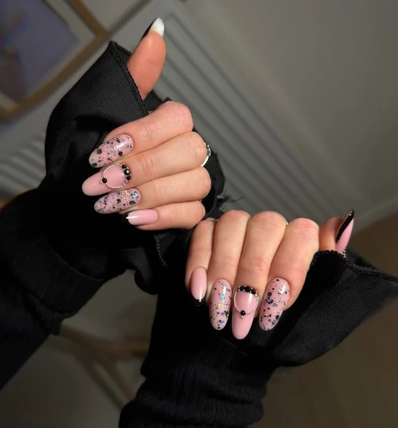 Mandy H Nails - Onglerie Nantes - Photo de couverture - OneBooking