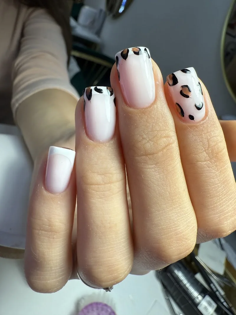 Viorica Vrancean NAILS & BEAUTY - Onglerie Nantes - Photo de couverture - OneBooking