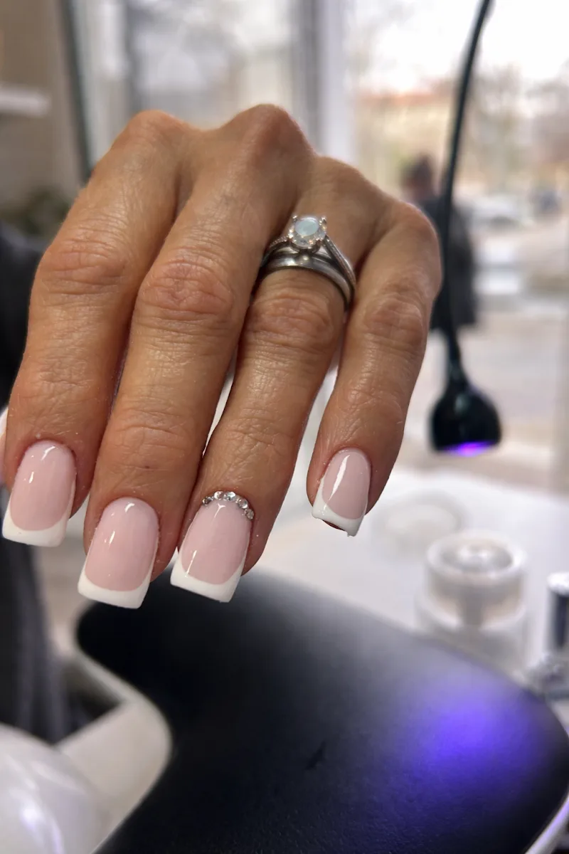 Maison Prestige | Extension de cils | Onglerie | Blanchiment dentaire | Formation | Bar a strass dentaire