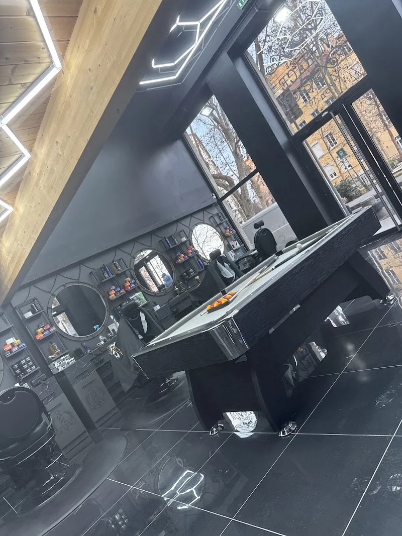 8 BARBER POOL- BARBER SHOP - Barbier Lyon - Photo de couverture - OneBooking