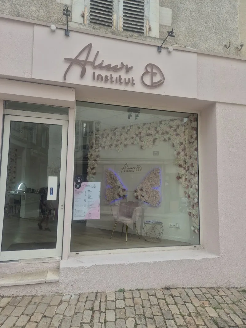 ALICE'S INSTITUT - Onglerie Nevers - Photo de couverture - OneBooking