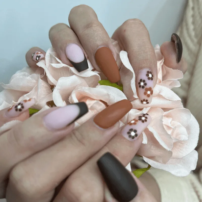 Coffee Nails Dijon - Onglerie Dijon - Photo de couverture - OneBooking