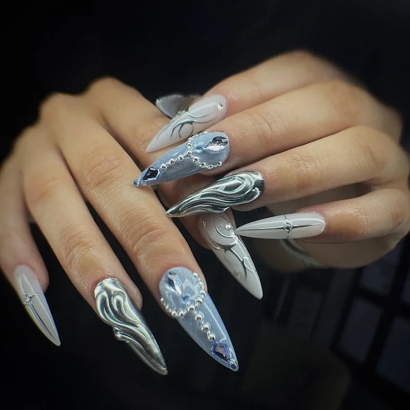 Rave On Nails - Nail artist