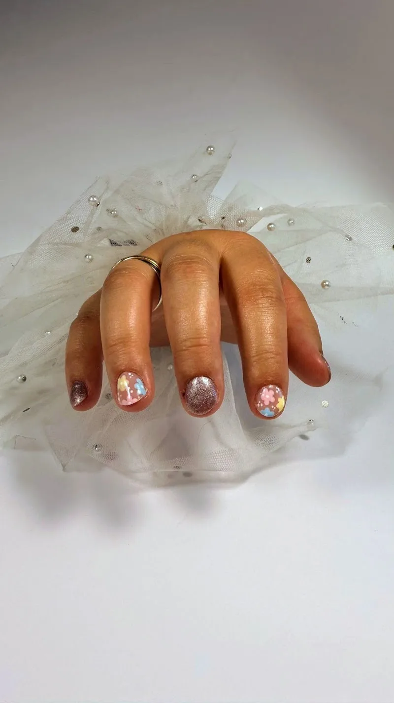 Nails by Eva - Onglerie Clermont-Ferrand - Photo de couverture - OneBooking