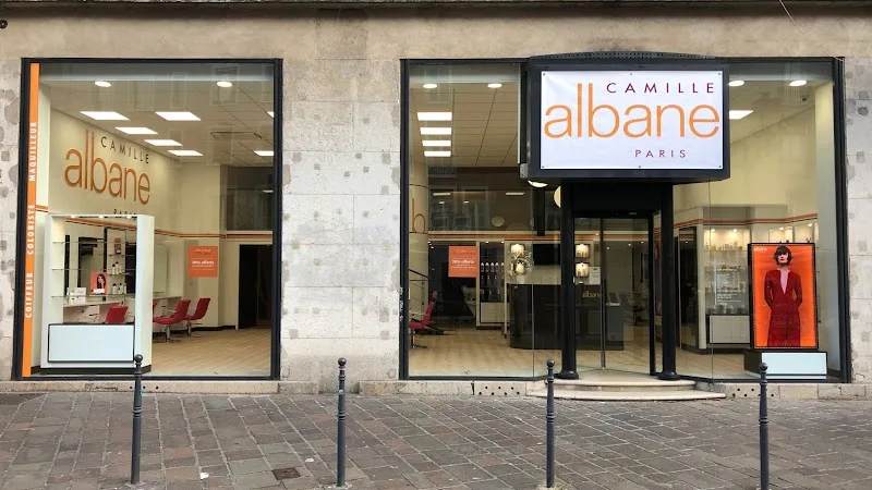 Camille Albane - Coiffeur Grenoble - Coiffure Grenoble - Photo de couverture - OneBooking