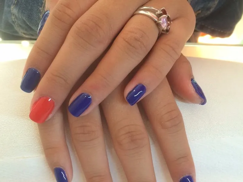 Main D'argent - Onglerie Toulouse - Photo de couverture - OneBooking