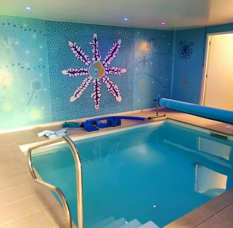 Emilie Prunet thalasso bain bébé, haptonomie, massage sur table et dans l'eau