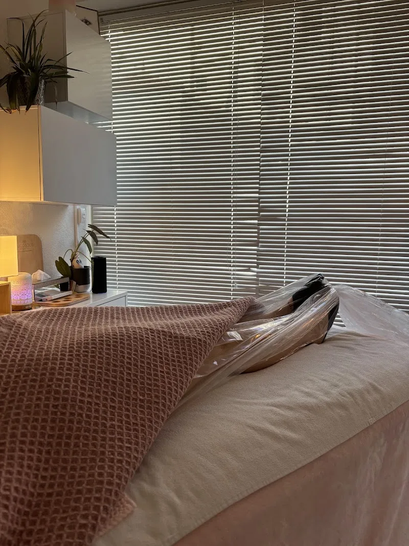 EMYTHERAPY - Madérotherapie Cannes visage & corps / Wood Therapy Massage/ Expert Colombian lymphatic drainage