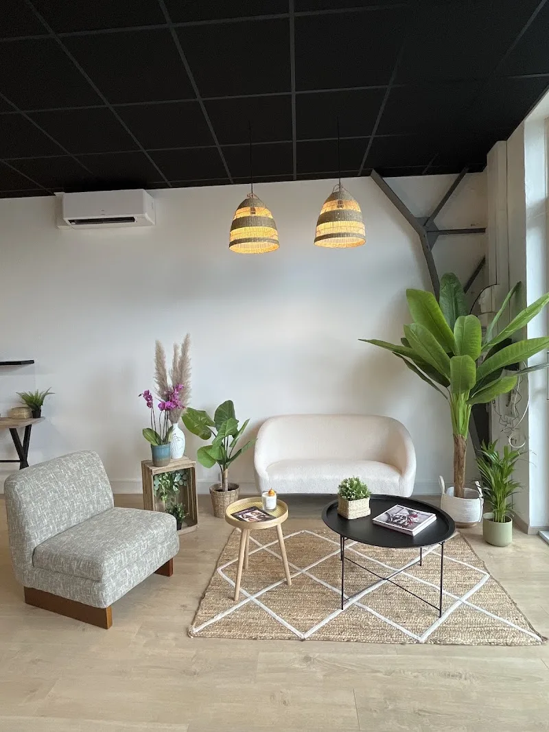 Chloé Simon - Artisan Coiffeur - Coiffure Poitiers - Photo de couverture - OneBooking