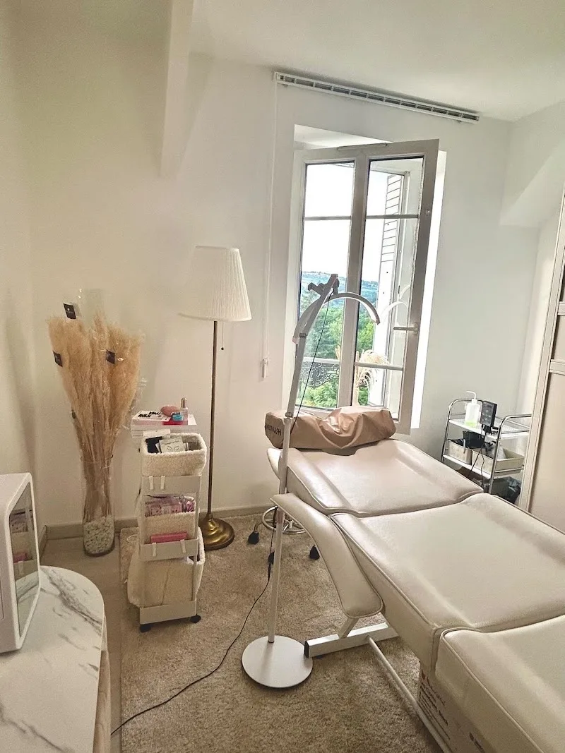 Cshading - Institut de beauté - Sourcils & cils Saint-Étienne - Photo de couverture - OneBooking
