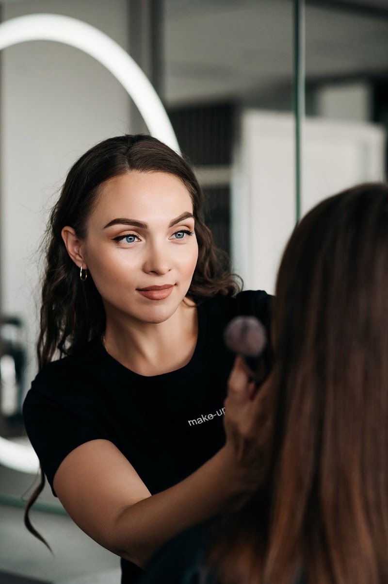 NK Makeup Artist & Hair Stylist in Paris