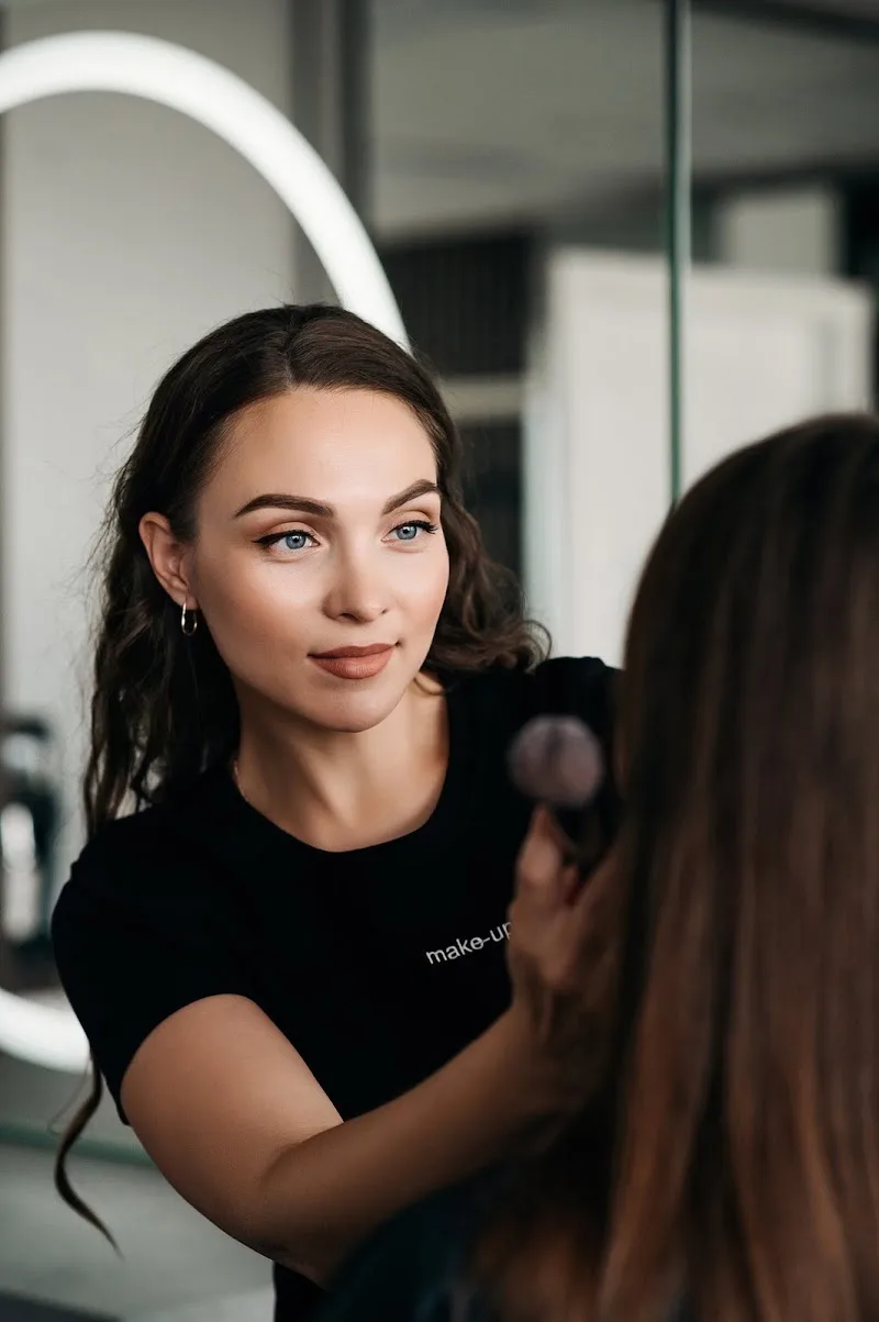 NK Makeup Artist & Hair Stylist in Paris