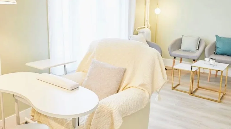 Yu-Bi - Onglerie Paris - Photo de couverture - OneBooking