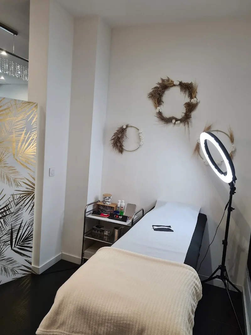 Nara Studio - Sourcils & cils Grenoble - Photo de couverture - OneBooking