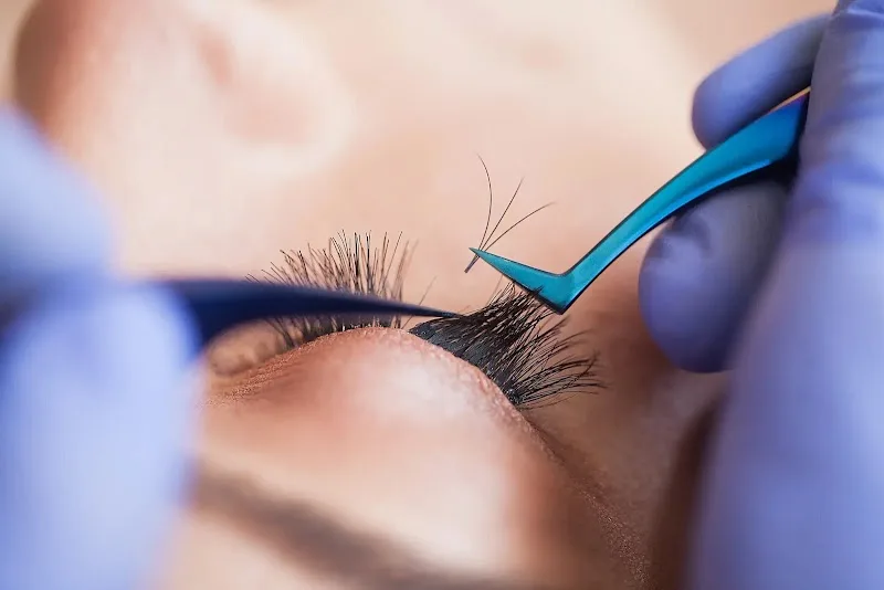 Extension de cils à Bordeaux - Lash Beauty 33 - Sourcils & cils Bordeaux - Photo de couverture - OneBooking