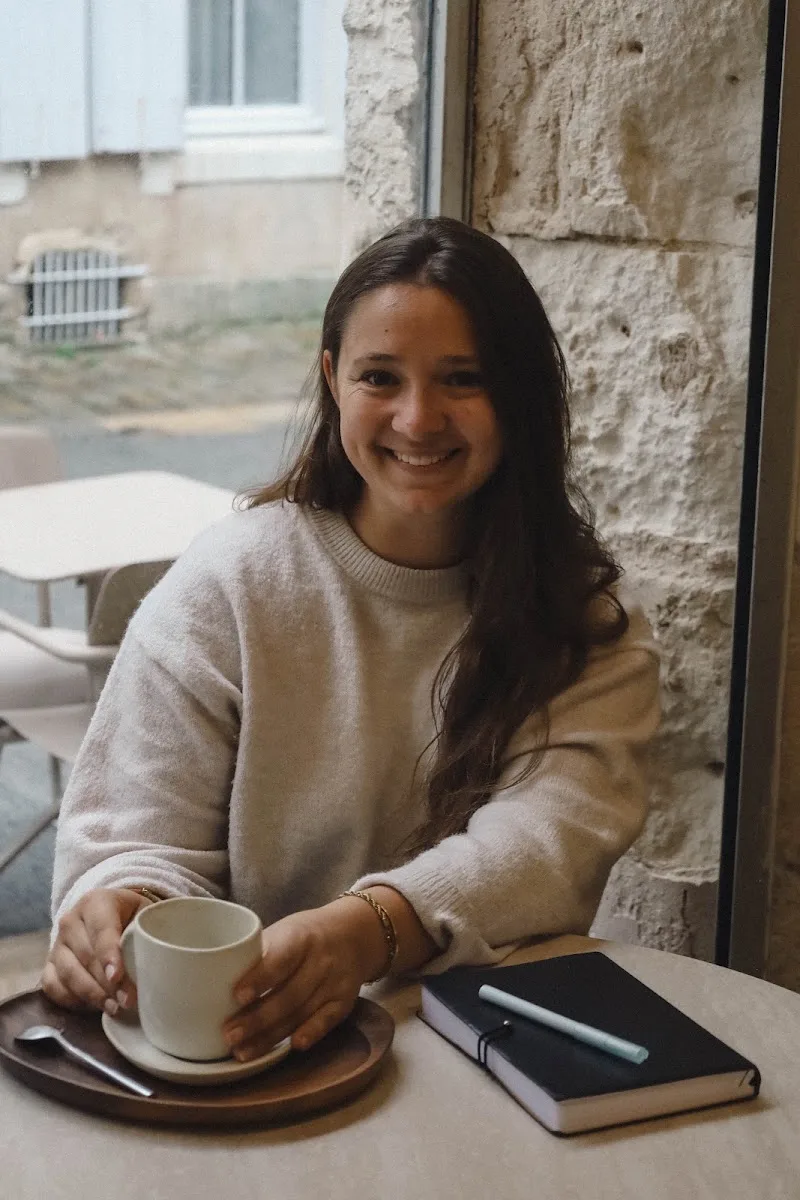 Claire | Doula • Massages • Récits de parentalité • Bain sensoriel bébé