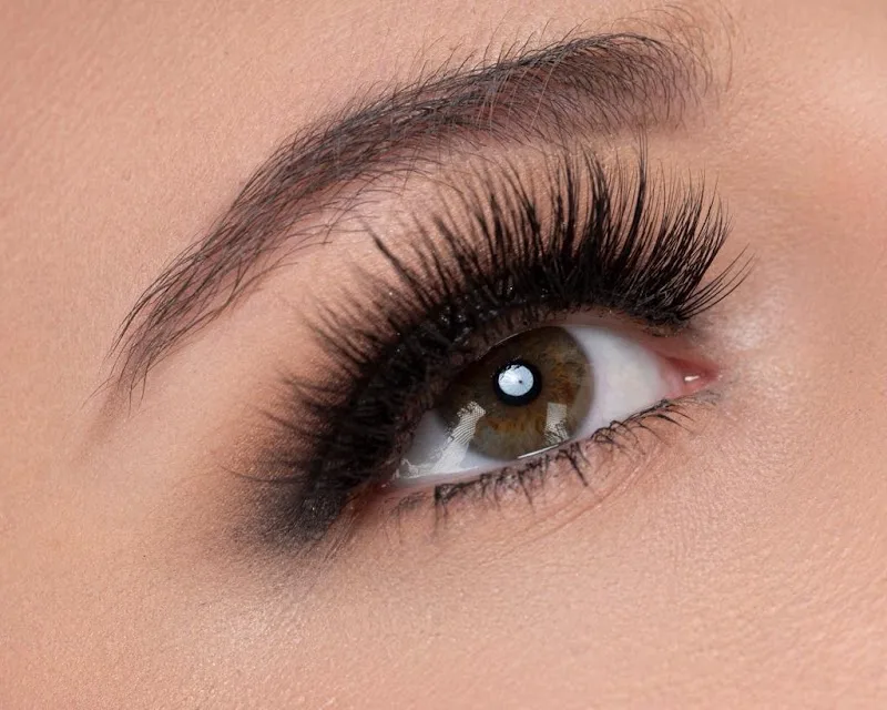 Julie Roux - Extension de Cils - Hyaluron Pen - Plasma Lifting - Maquillage professionnel
