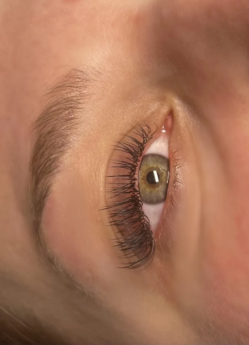 MandCils Extentions de cils - Sourcils & cils Grenoble - Photo de couverture - OneBooking