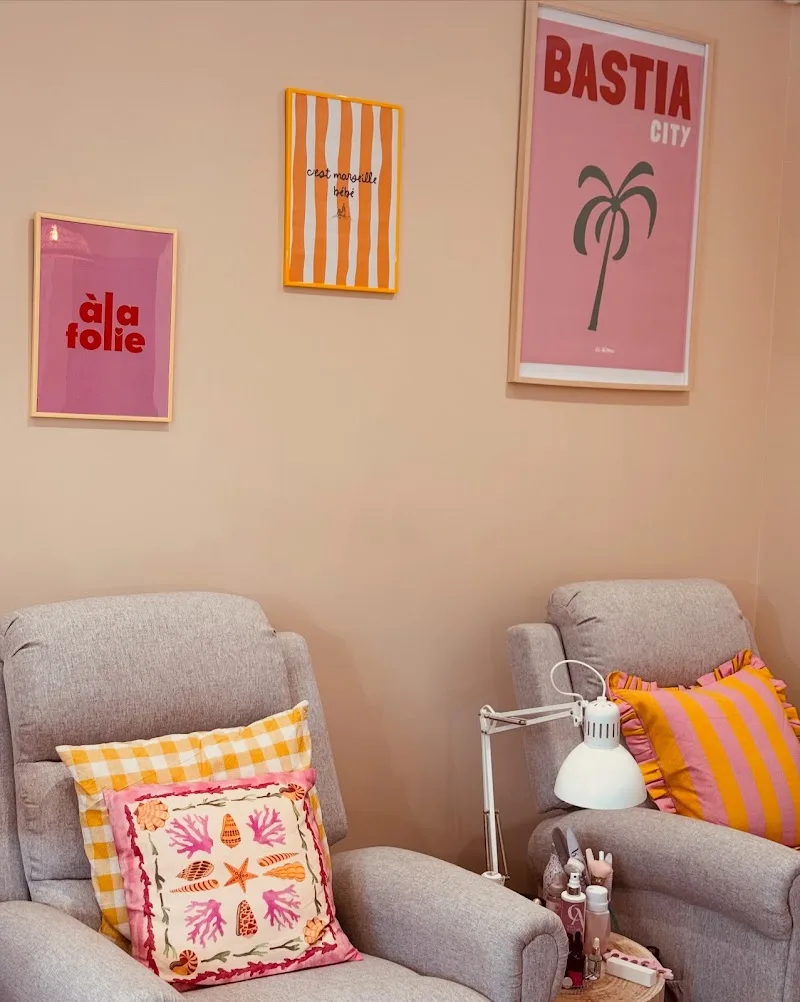 A la Folie - Onglerie Bastia - Photo de couverture - OneBooking