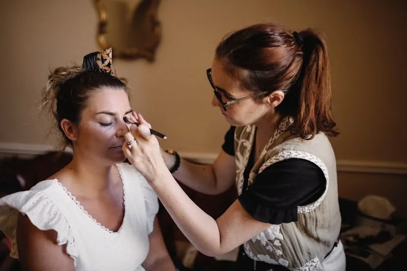Clémence CL Maquilleuse - Maquillage Toulouse - Photo de couverture - OneBooking