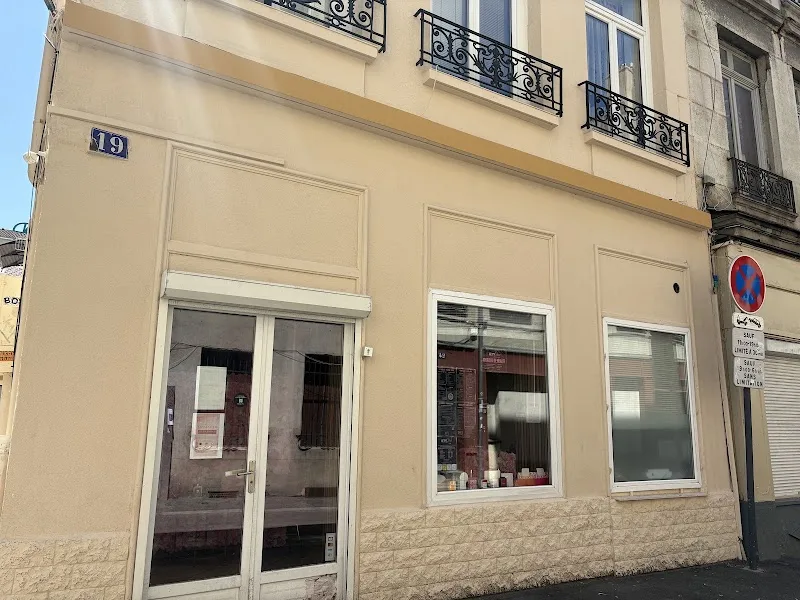 Let’s glow - Onglerie Saint-Étienne - Photo de couverture - OneBooking