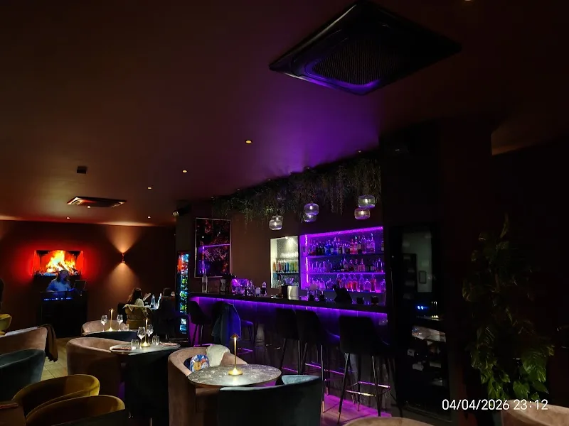 RESTAURANT ATMOSPHERE LOUNGE
