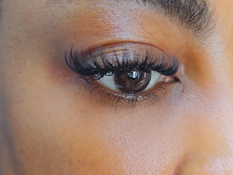 Beewomanly - Sourcils & cils Lyon - Photo de couverture - OneBooking