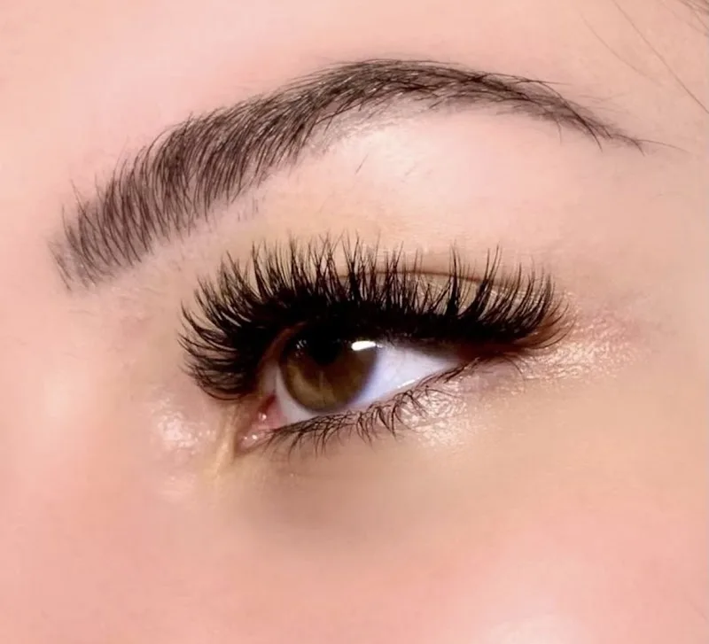 Cathy Rose Extensions de Cils - Sourcils & cils Paris - Photo de couverture - OneBooking