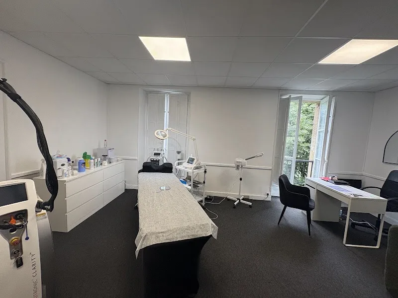 Maison Mirella - Centre d’épilation définitive certifié en Électrolyse, L’épilation laser et la Thermolyse - Épilation Bordeaux - Photo de couverture - OneBooking