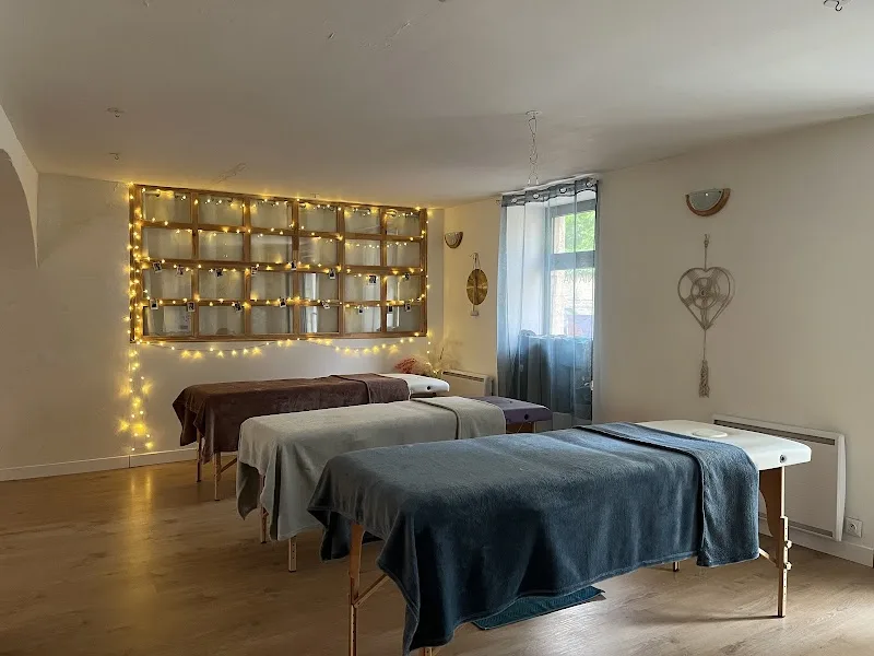 PAONIA MÀ : Clara Sartori - Réflexologie Plantaire, Massages Ayurvédiques et Yoga