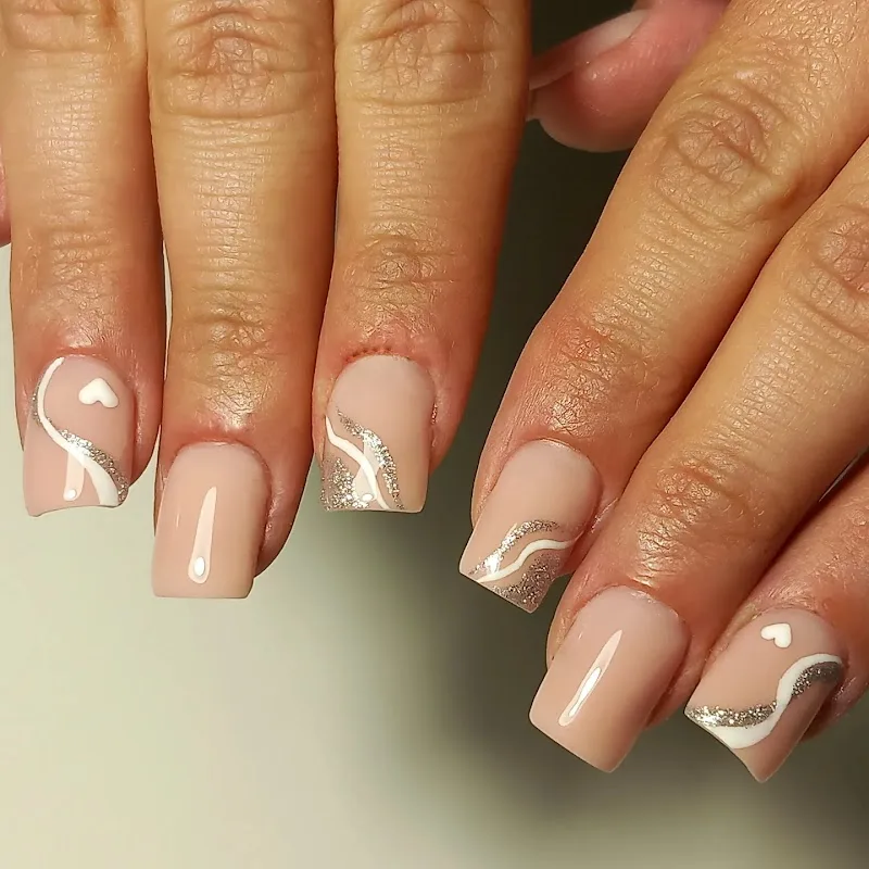 Melu.nailart - Onglerie Saint-Étienne - Photo de couverture - OneBooking