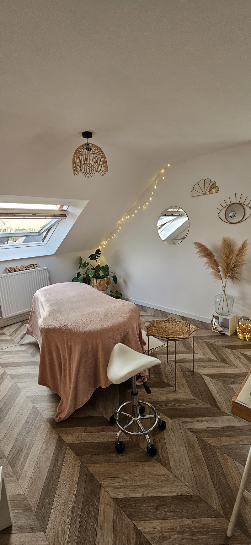 Facialiste Angers Charlotte ~Massage maman-bébé ~ Visage~Lifting naturel~Drainage lymphatique~Head Spa japonais