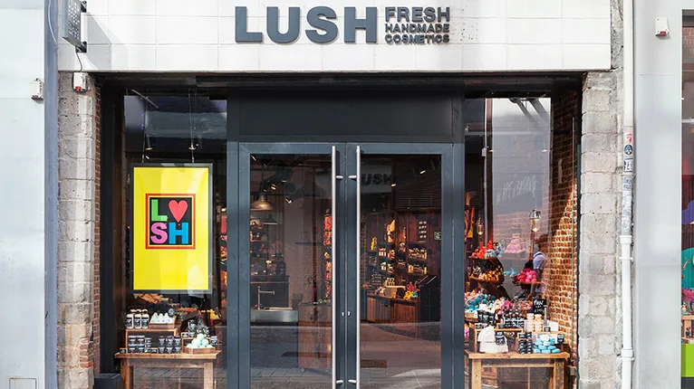 LUSH Cosmetics Lille - Maquillage Lille - Photo de couverture - OneBooking