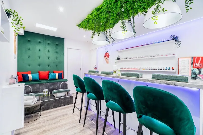 POMME ROUGE nail bar & institut de beauté