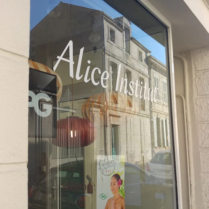 Alice Institut - Onglerie La Rochelle - Photo de couverture - OneBooking