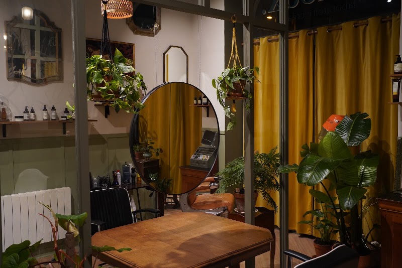 curieux. - Coiffure Nantes - OneBooking